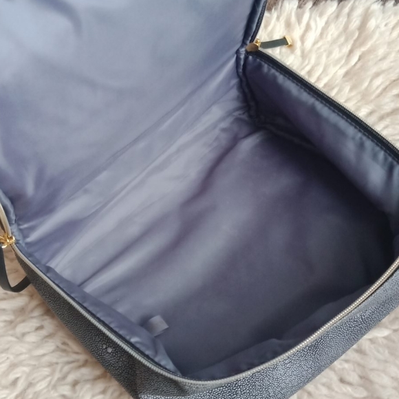 Estee Lauder cosmetic case - Picture 5 of 11